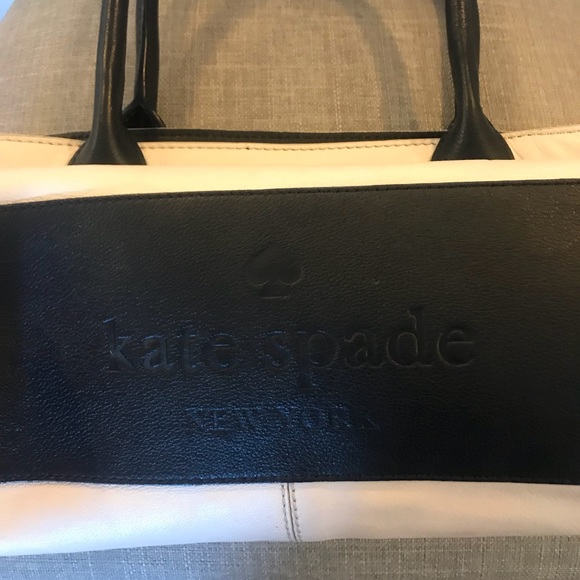 EUC Kate Spade White and midnight blue bow purse - Picture 8 of 8